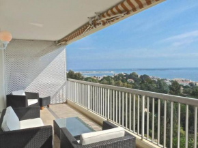 Large, light and modern 2 bedroomed apartment in Cannes with Sea Views, pool and lovely terrace - 1503